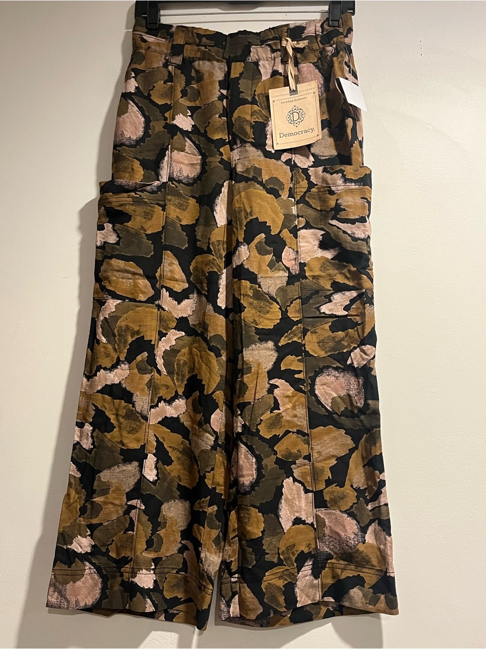 DEMOCRACY Ab solution Skyrise cropped wide leg pants in abstract multi NWT